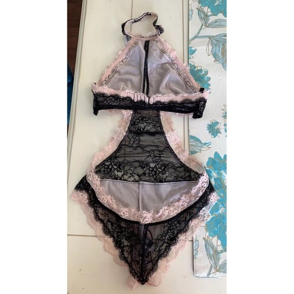 Adore Me Contour Balconette Halter Bodysuit Lace Size Small Black & Pink NEW B6 - Picture 2 of 8